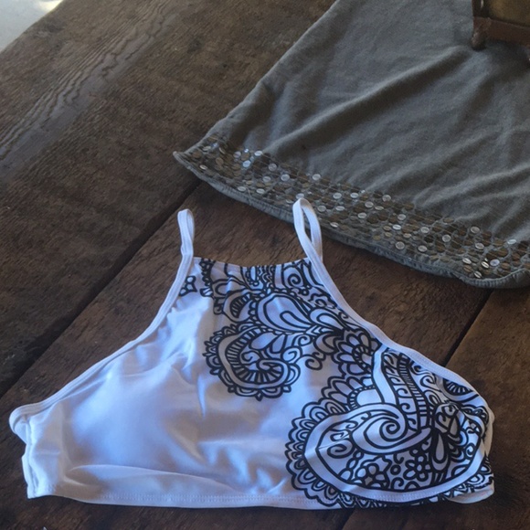 High neckline white & black bikini top - Picture 5 of 7